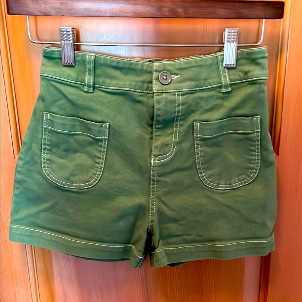 Mini Boden Girls Green Patch Pocket Shorts
